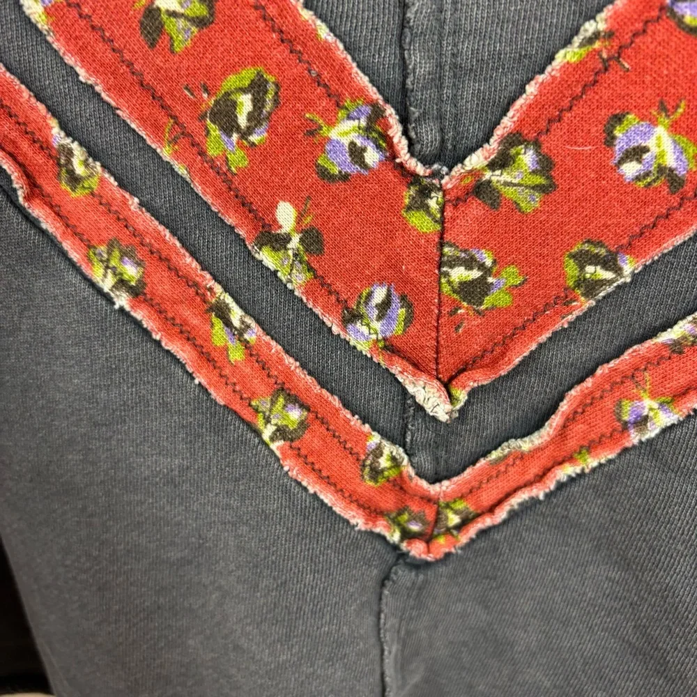 Ladies Intimately Free People V Neckline V Pattern Patchwork Sweatshirt Large‎